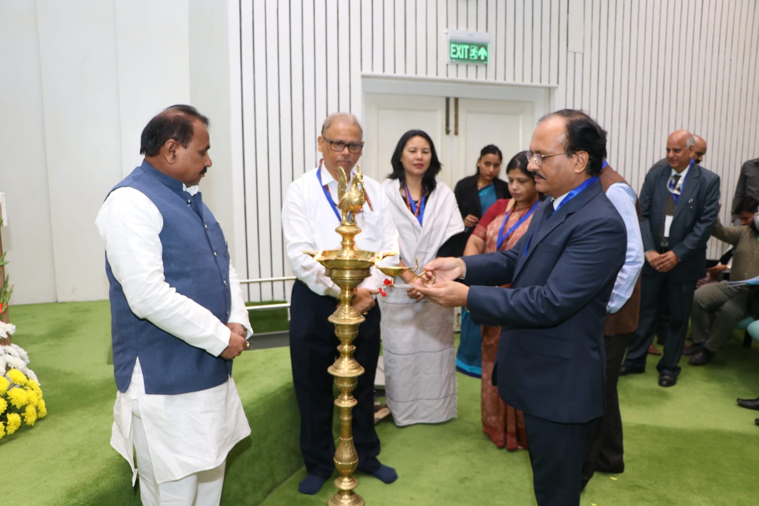 Lamp Lighting during the inauguration program of the CPSE Conclave at Vigyan Bhawan on 18th Nov. 2022.jpg